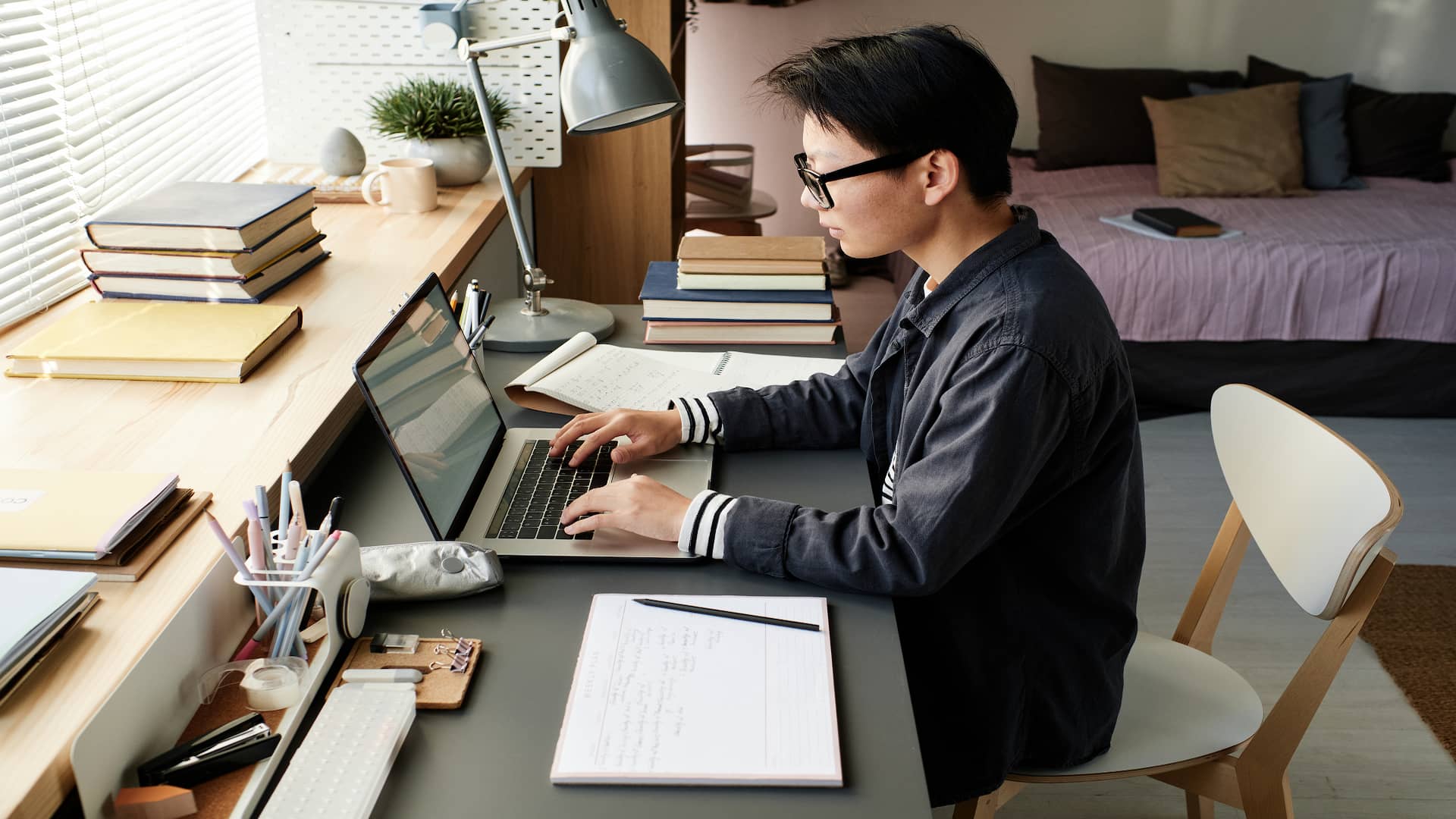 asian-student-guy-using-laptop
